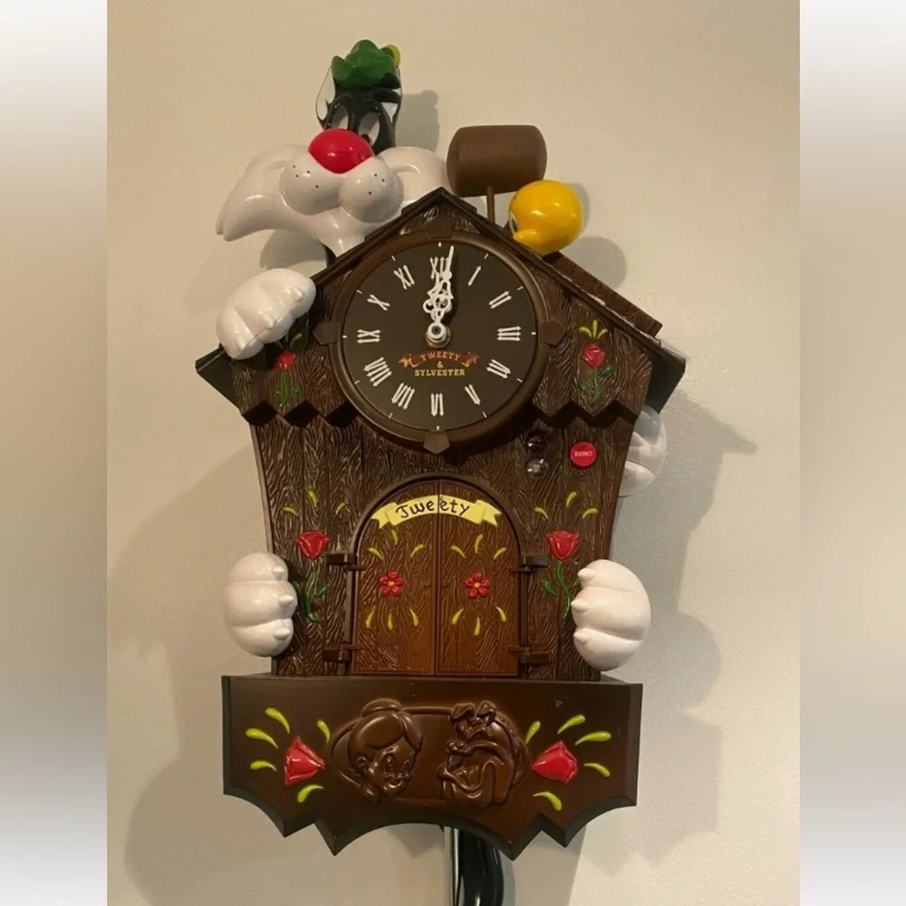 Looney Tune Sylvester & Sweetie Cuckoo Clock ‼️ DOES NOT WORK‼️